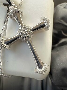 925 Sterling Silver With Rhodium Finish 1.00 CTW Moissanite Chain and pendant